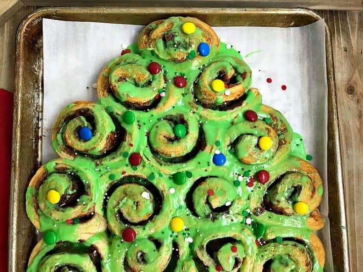 Cinnamon Roll Christmas Tree