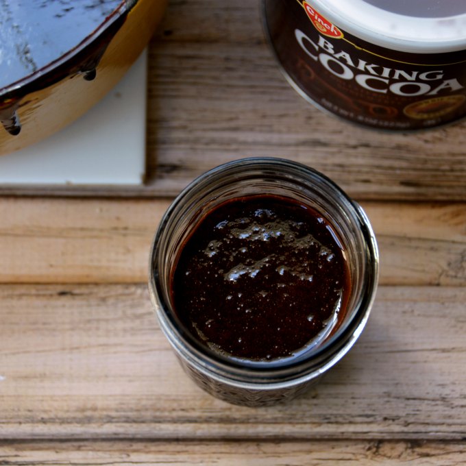 Run out of chocolate syrup? Check out this easy recipe to make homemade chocolate sauce with cocoa powder! Your homemade chocolate syrup will be ready in just 5 minutes. 