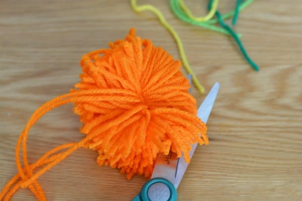 Easy Yarn Pom Pom
