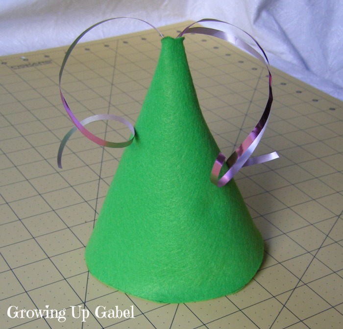 How to Make a Party Hat - Growing Up Gabel