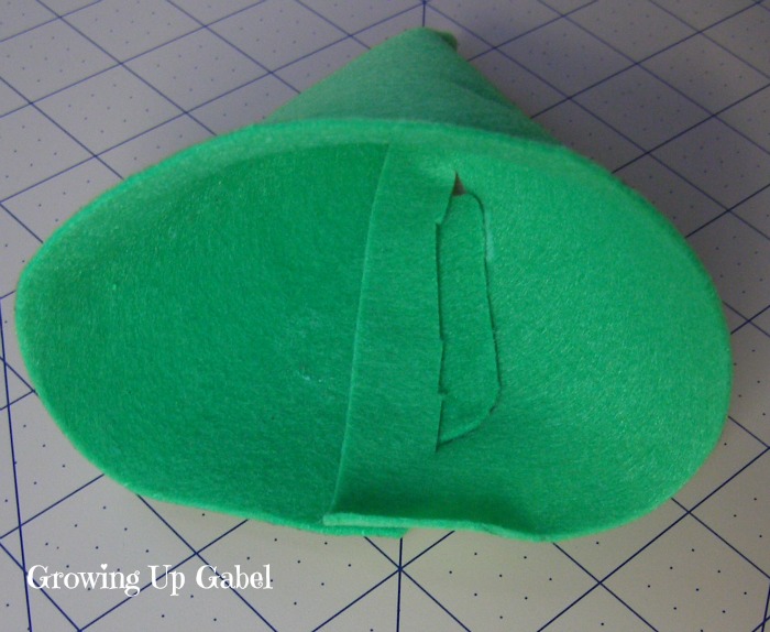 How to Make a Party Hat - Growing Up Gabel