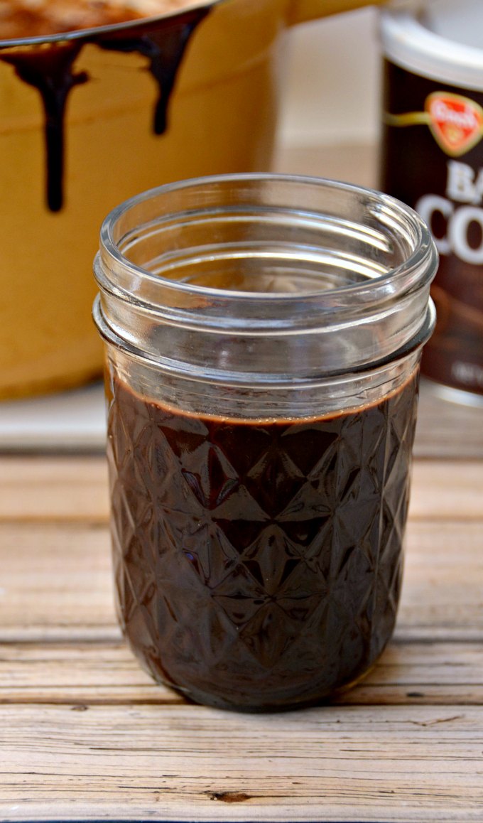 Run out of chocolate syrup? Check out this easy recipe to make homemade chocolate sauce with cocoa powder! Your homemade chocolate syrup will be ready in just 5 minutes. 