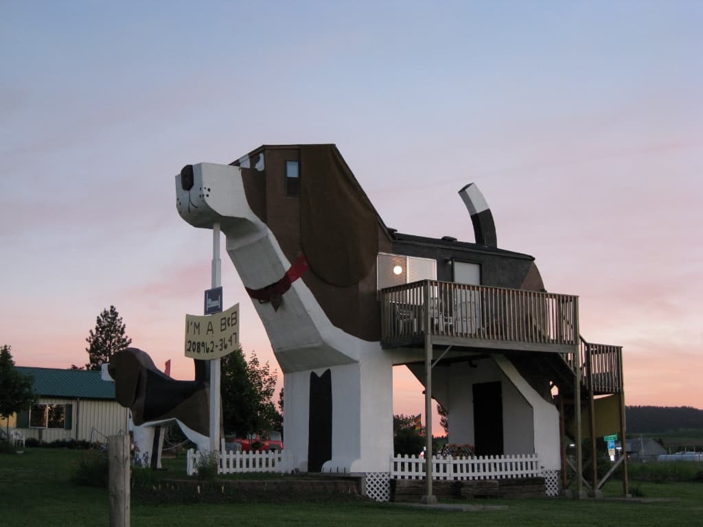 Dog Bark Park Inn in Idaho is a fun family hotel