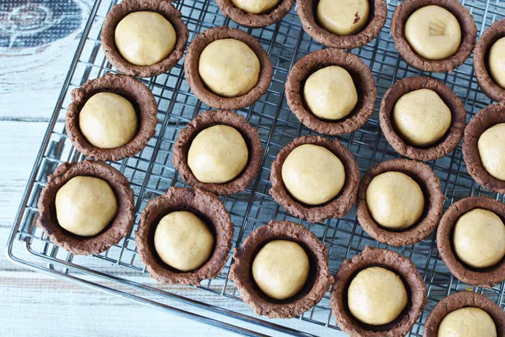 Cookie cups with peanut butter filling