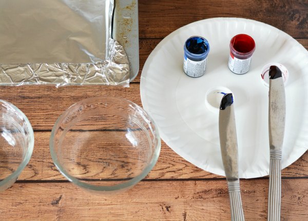 knives with blue and red color gels to make red white and blue vanilla fudge