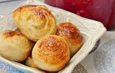 Easy Slow Cooker Bread Dinner Rolls