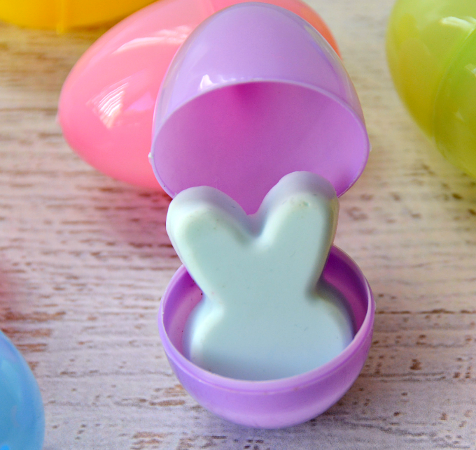 Wondering how to make soap? Just follow this easy tutorial for the perfect Easter basket treat!